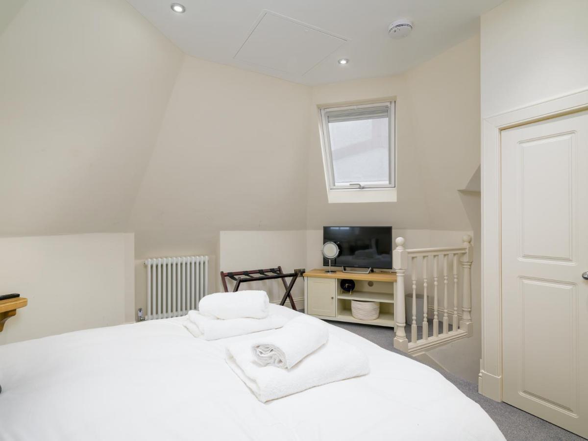 Pass The Keys Historic Ramsay Garden Apt With Balcony Views Edimburgo Exterior foto