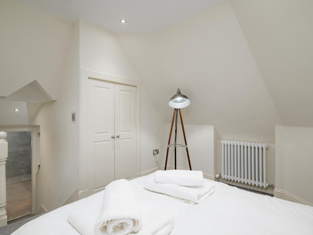 Pass The Keys Historic Ramsay Garden Apt With Balcony Views Edimburgo Exterior foto
